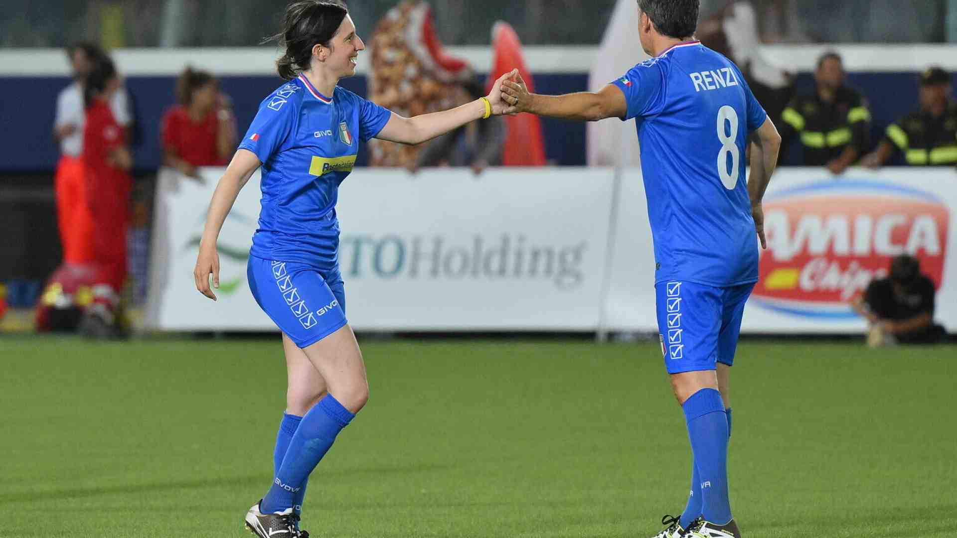 Immagine di Schlein, calcio e Borsa: dopo l'abbraccio con Renzi un tour di ascolto della finanza a Milano