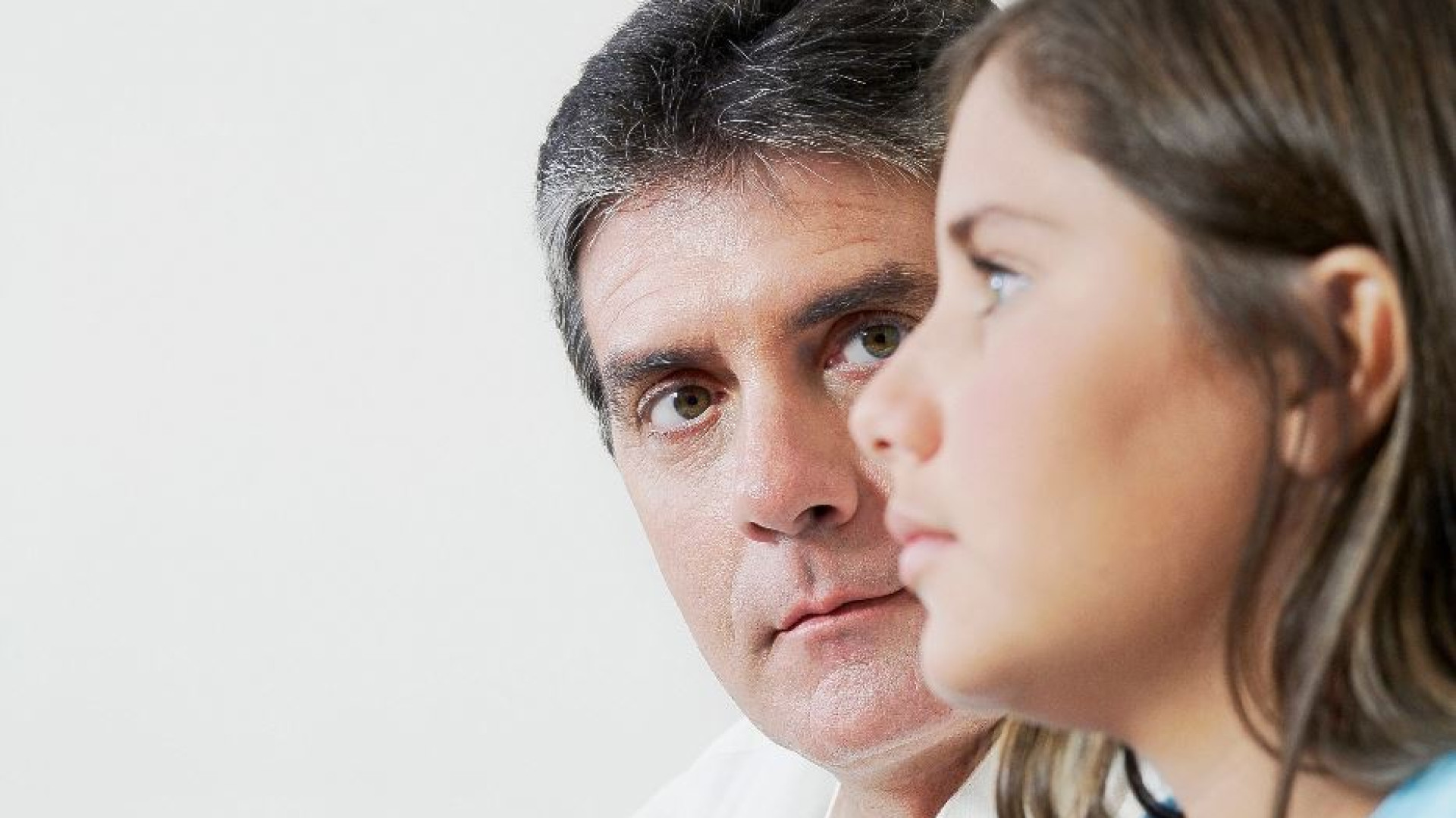 Immagine di Che errore l'overparenting, il genitore elicottero che controlla tutto