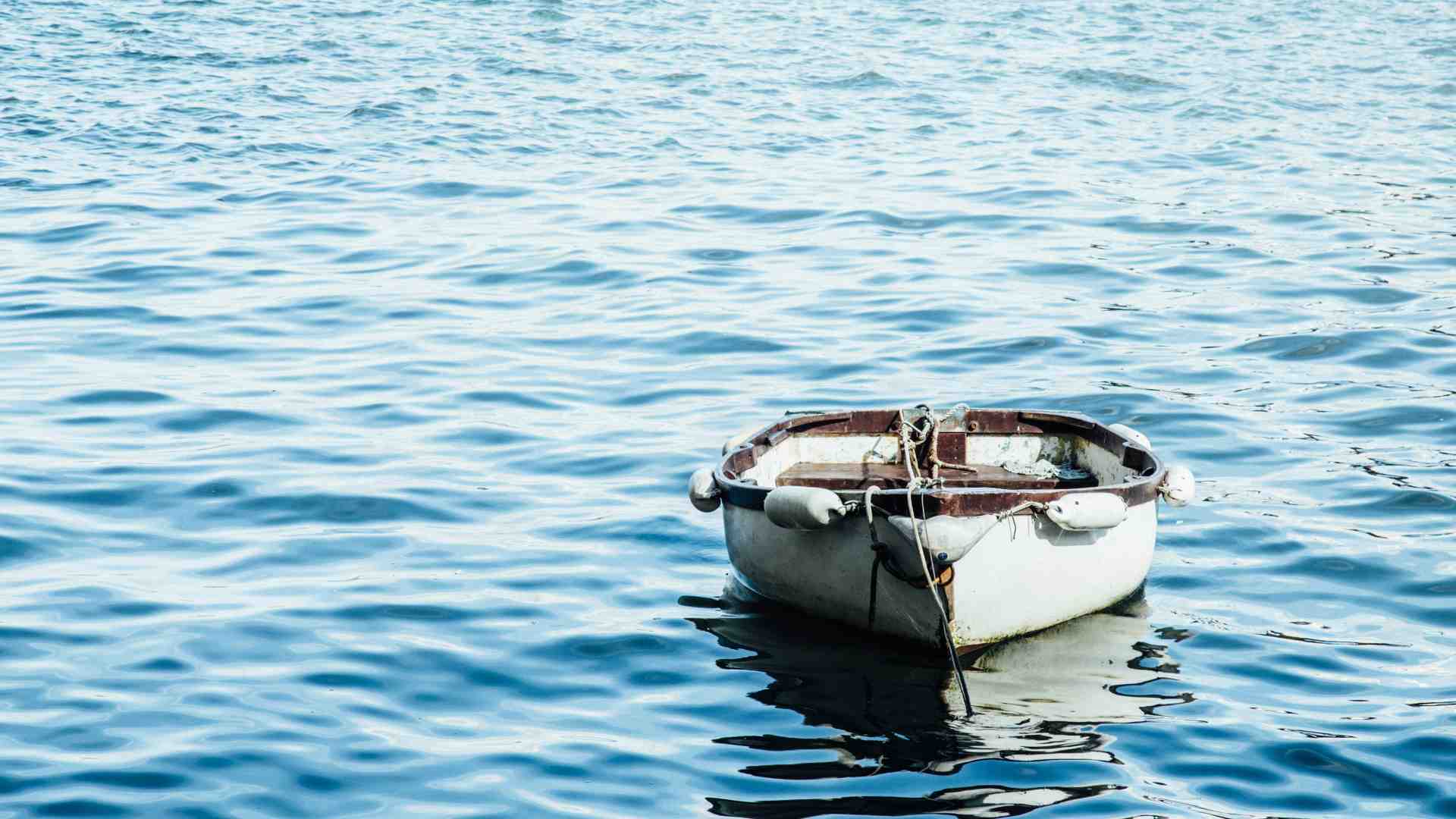 Immagine di Una barca per Jamie. Le ore passate sui libri, l’immaginazione e un dolore comune tra padre e figlio