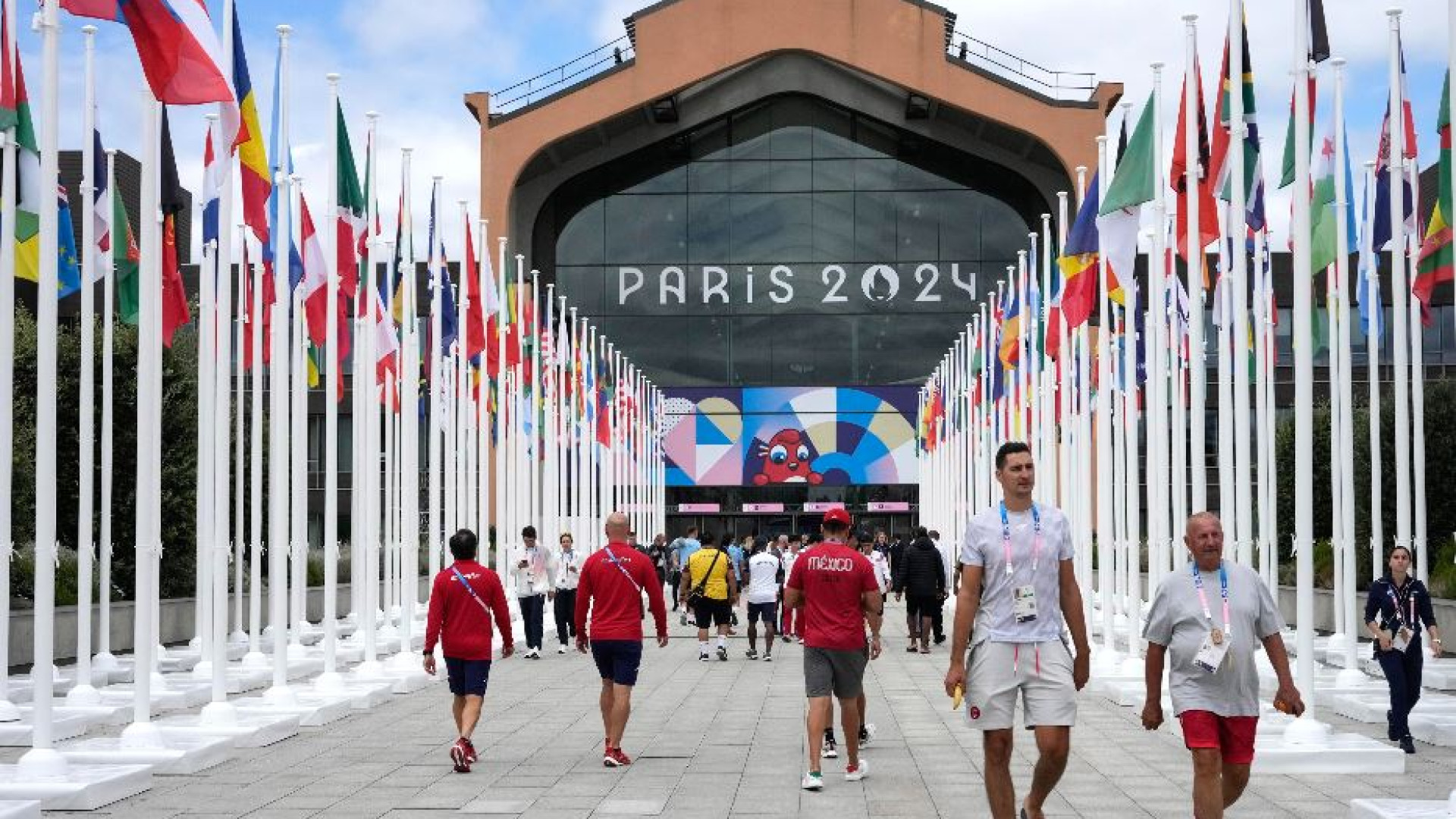 Immagine di Villaggio olimpico, il mondo racchiuso in un residence