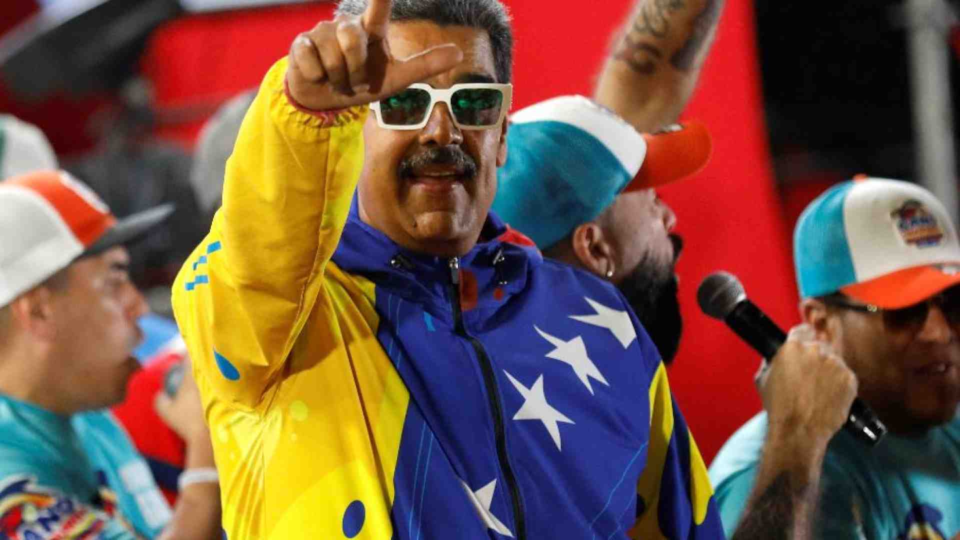 Immagine di Maduro non cede e si proclama vincitore. L'opposizione denuncia brogli