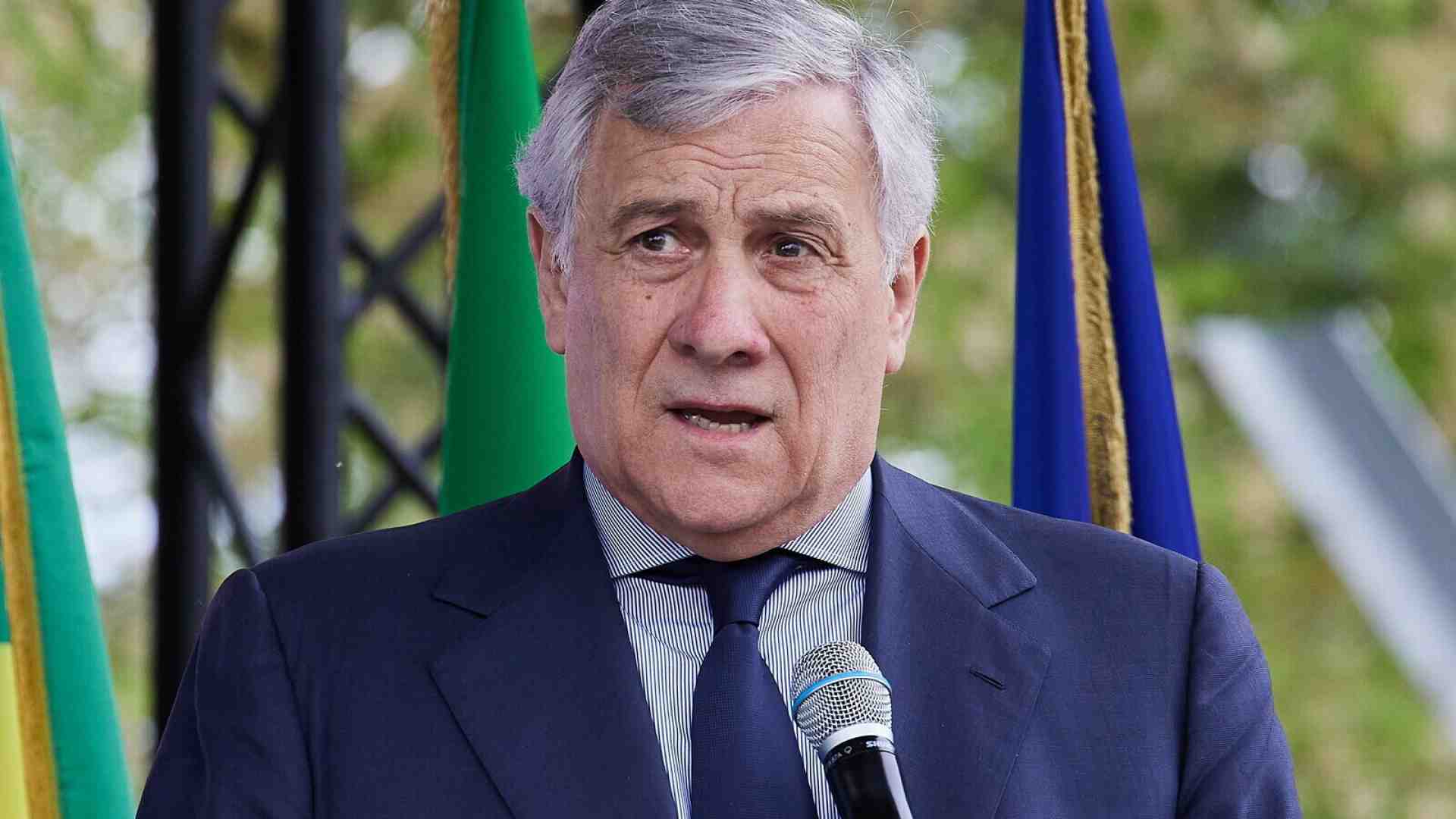 Immagine di "Invitiamo gli italiani a lasciare il Libano", dice Tajani