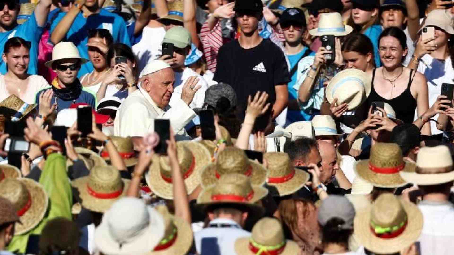 Immagine di Il Papa ai ministranti: «Che gioia essere di Gesù»