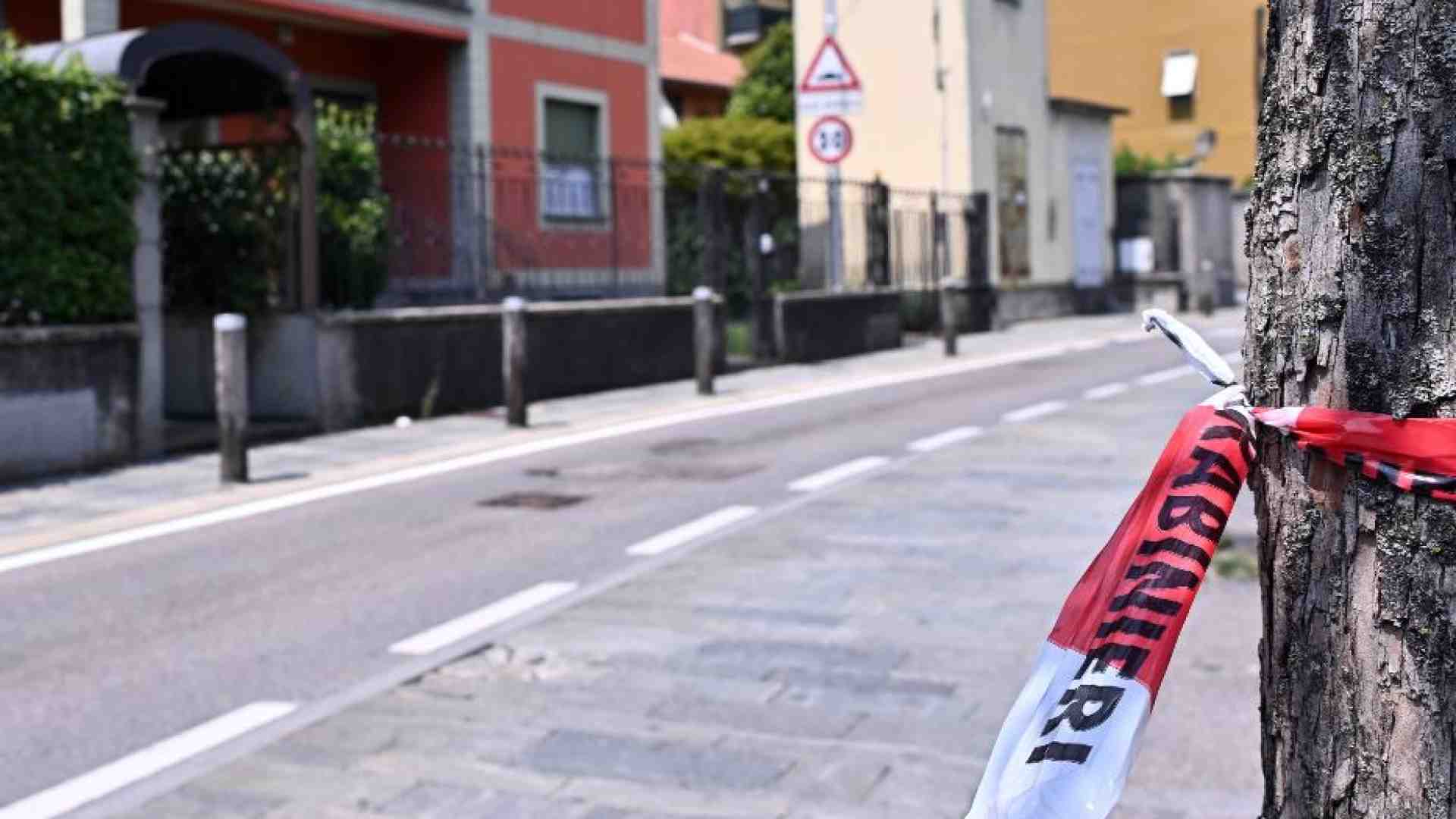 Immagine di Giovane donna uccisa in strada a Bergamo: «Aiuto, mi accoltellano»