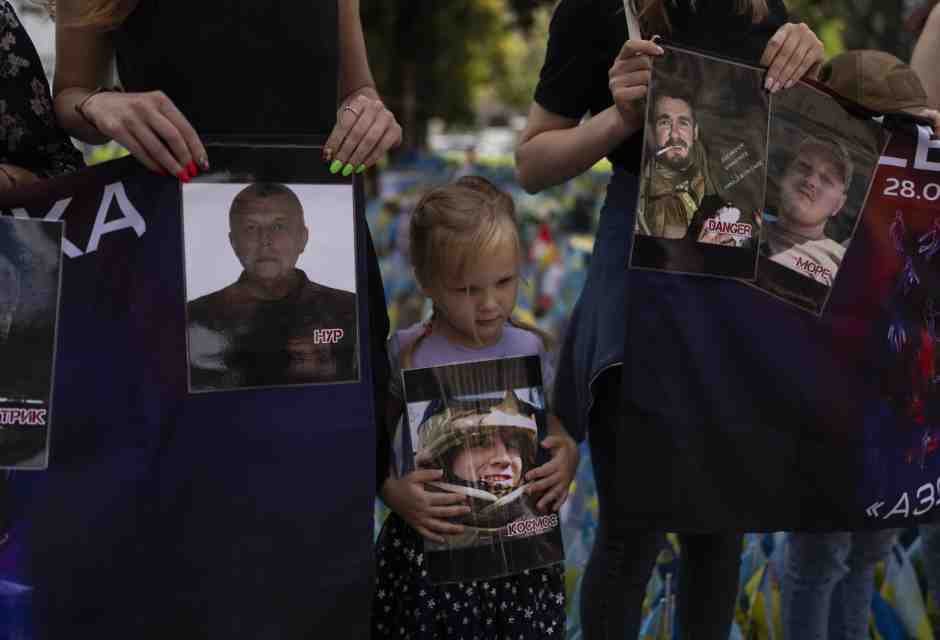 I russi costringono i bambini ucraini a odiare l’Ucraina. E noi pensiamo solo a noi
