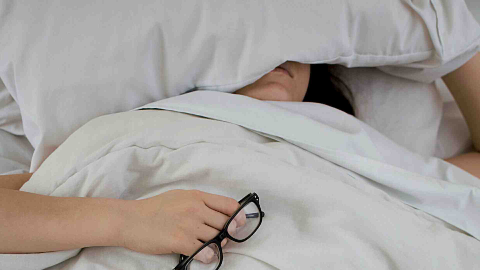 Immagine di È boom di "sleep tourism", ma tanto invecchia e muore anche chi dorme otto ore