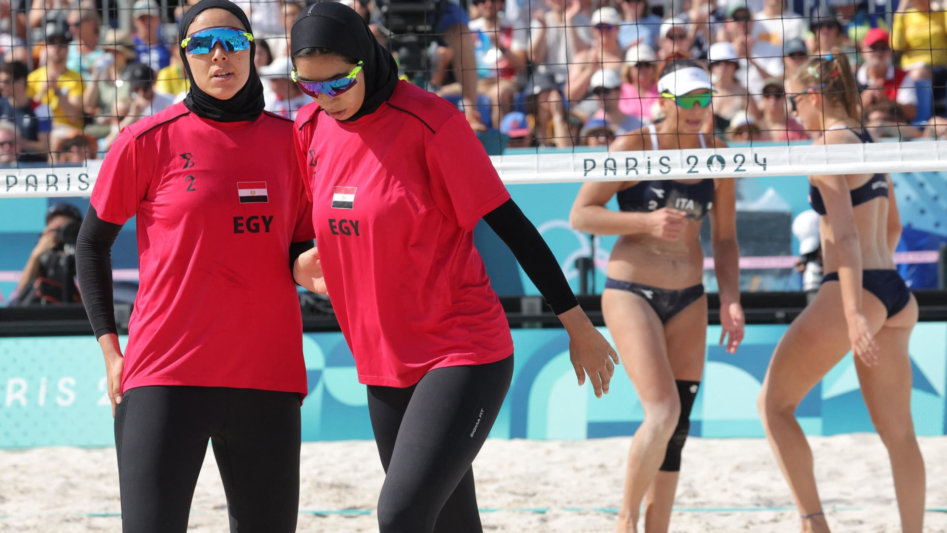 Immagine di Parigi 2024: velo e bikini, le diversità in campo spiazzano i Giochi