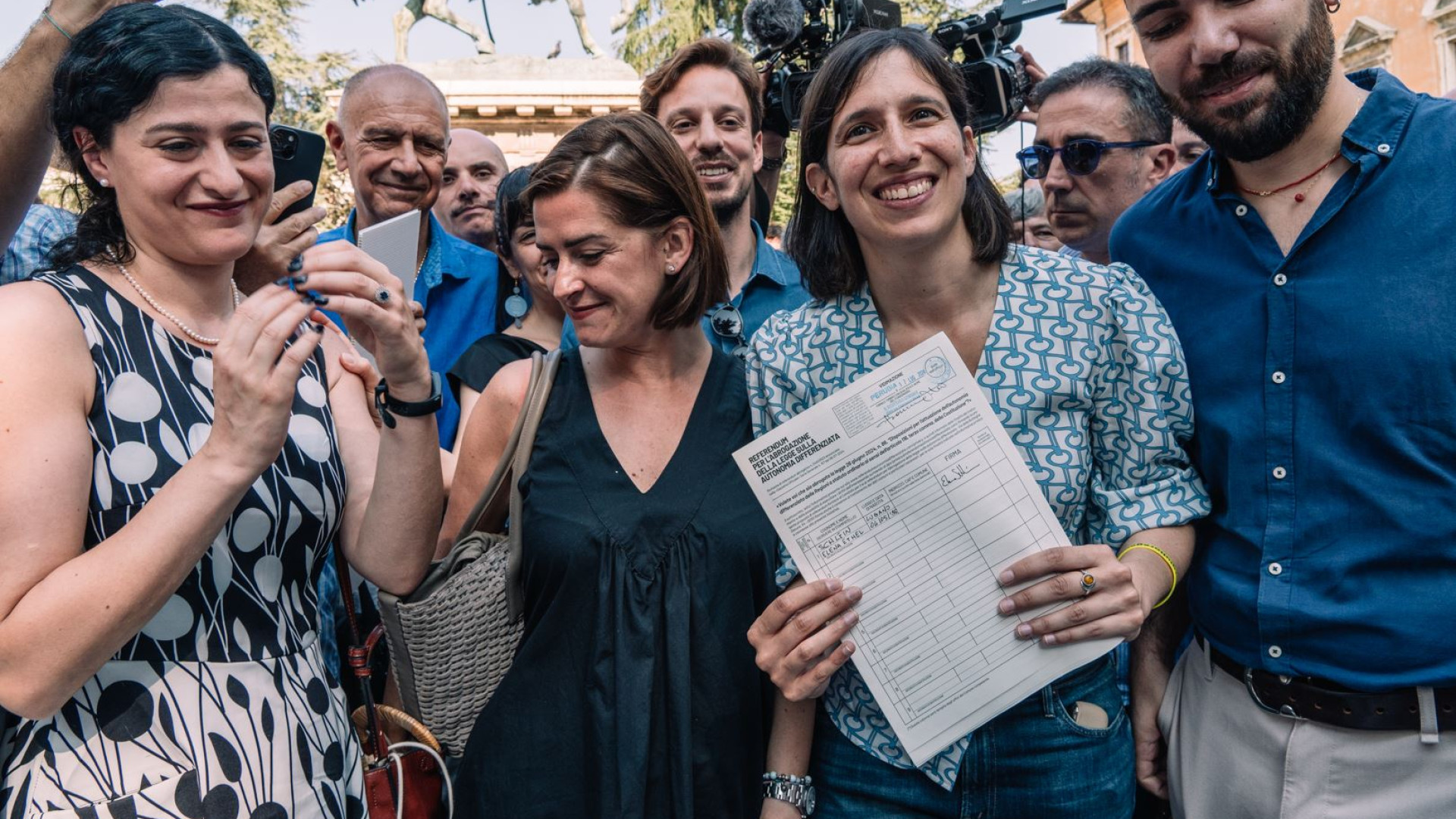 Immagine di Autonomia, raggiunte le 500 mila firme per il referendum