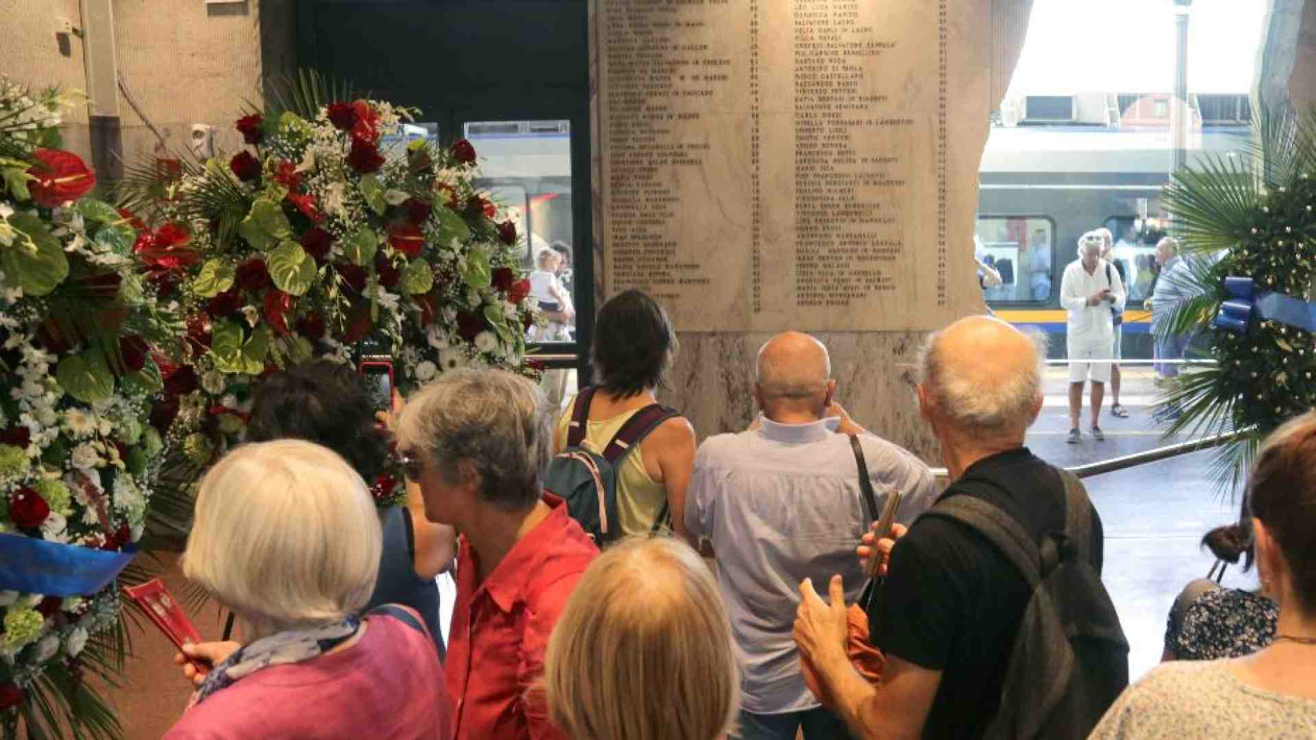 Immagine di Zuppi alla Messa in memoria delle vittime: «Cercare la giustizia, sempre»