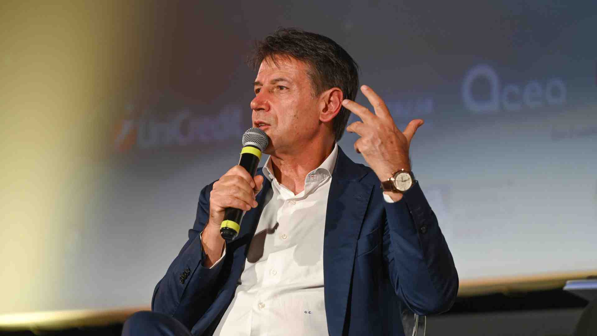 Immagine di Conte ignora Grillo: M5s cambi o muore. «Tutto in discussione, anche il nome»