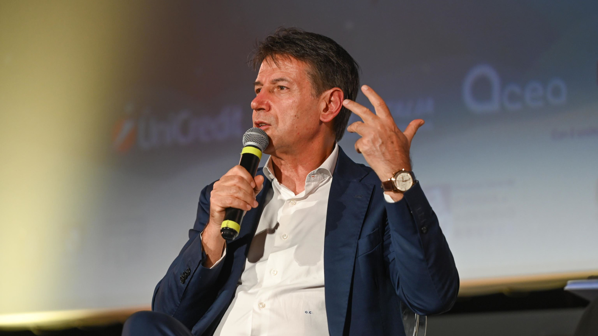 Immagine di Conte ignora Grillo: M5s cambi o muore. «Tutto in discussione, anche il nome»