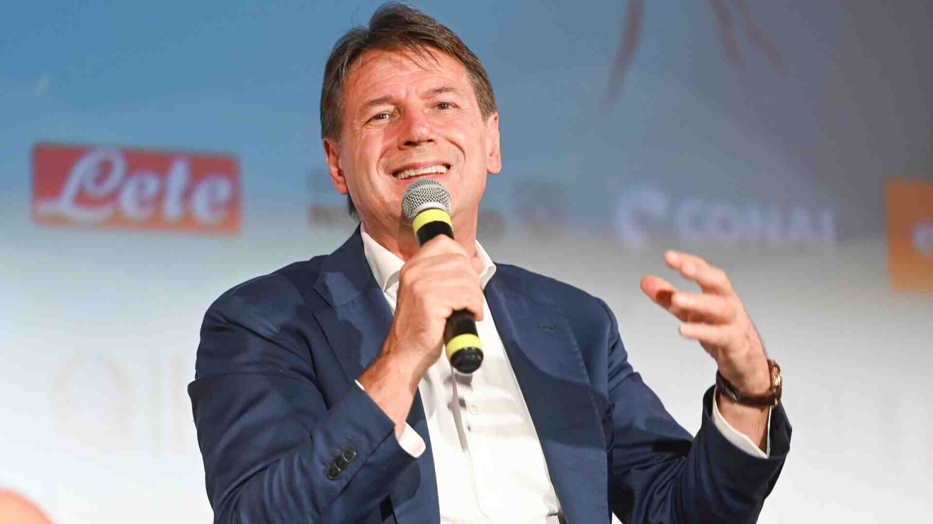 Immagine di Conte: "Dal nuovo nome al limite dei due mandati, decideranno i cittadini". E si smarca da Grillo