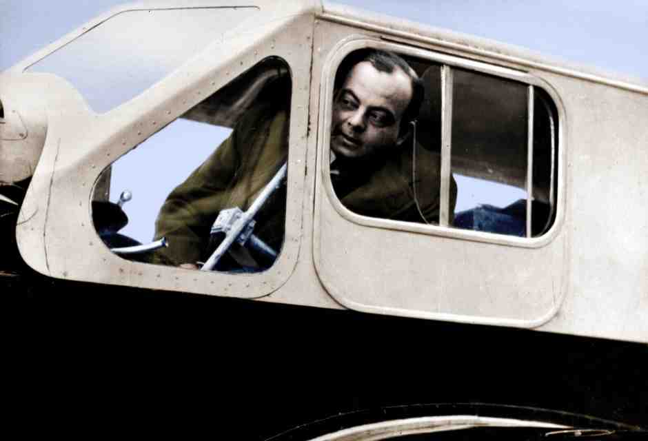 Antoine de Saint-Exup&eacute;ry (1900-1944). Foto colorata di Harlingue/Roger Viollet via Getty Images&nbsp;<br />