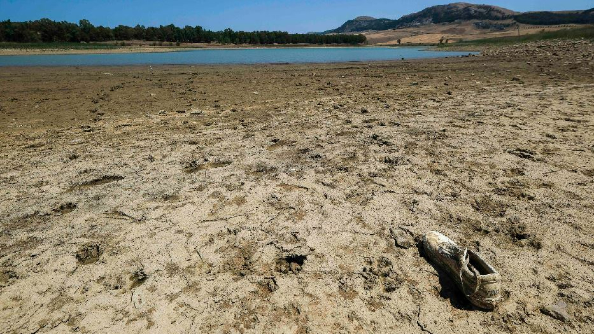 Immagine di La Sicilia muore di sete. Razionamenti per i campi, l'acqua la porta la Marina