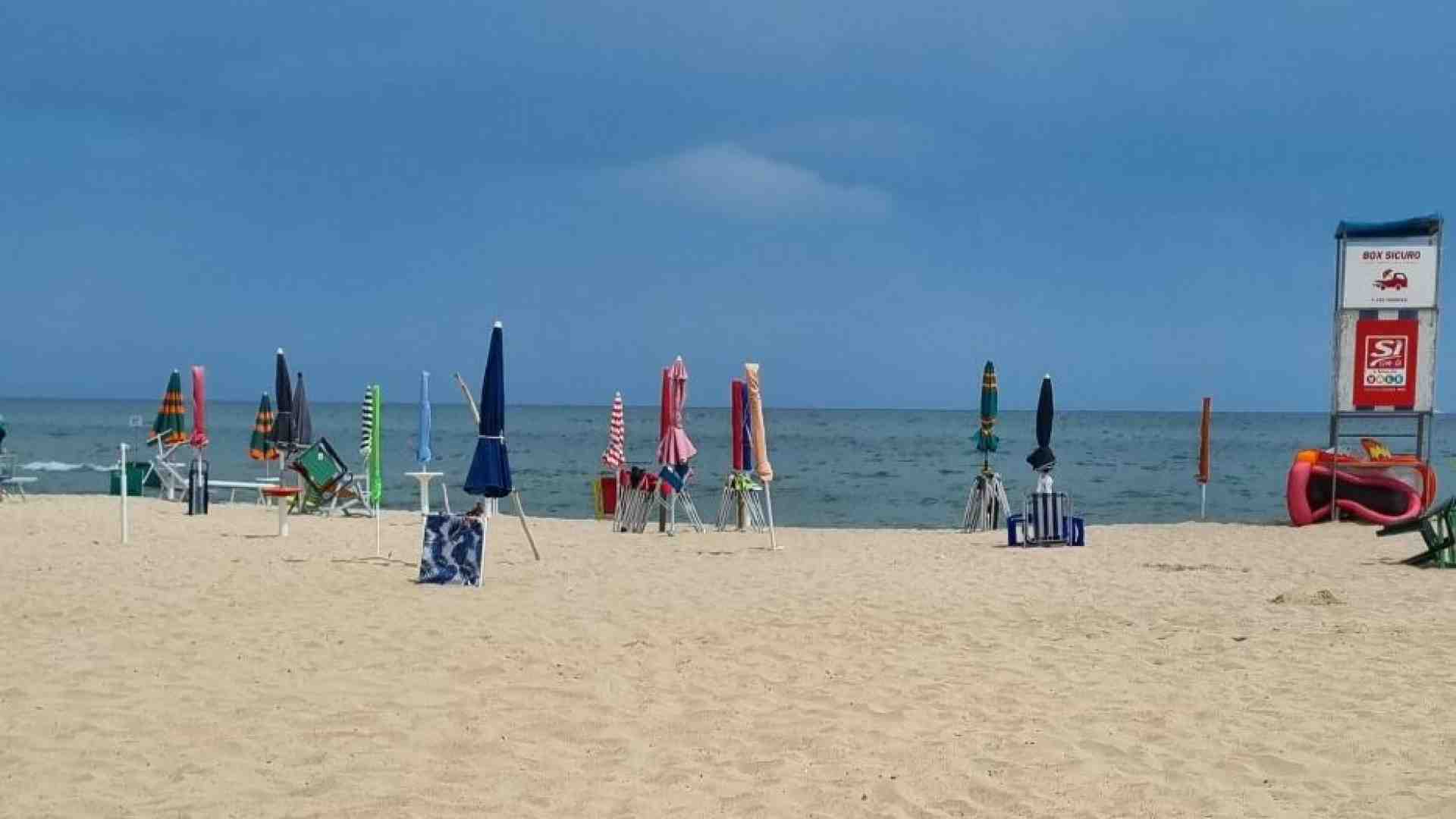 Immagine di Fulmine in spiaggia: tre donne ferite, una è grave. Un morto a Salerno