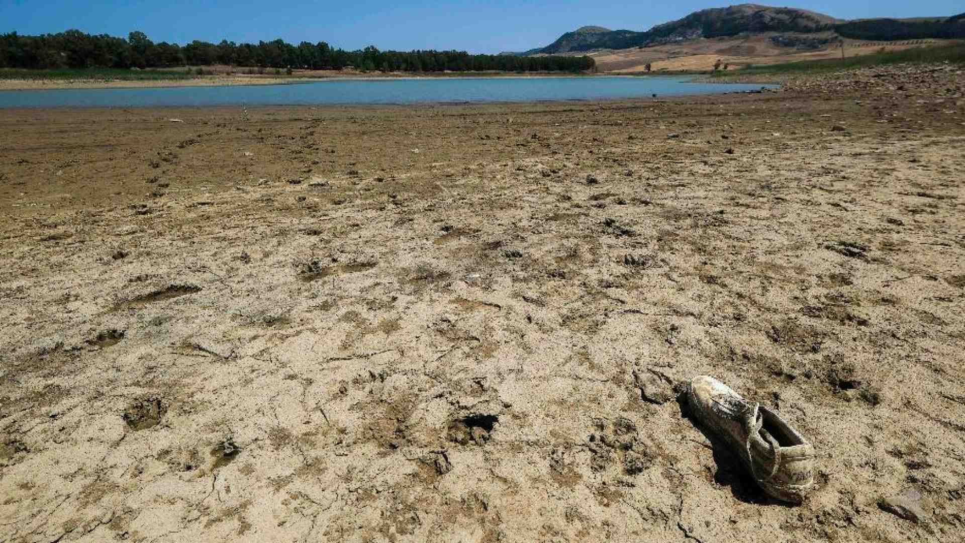 Immagine di La Sicilia muore di sete. Razionamenti per i campi, l'acqua la porta la Marina