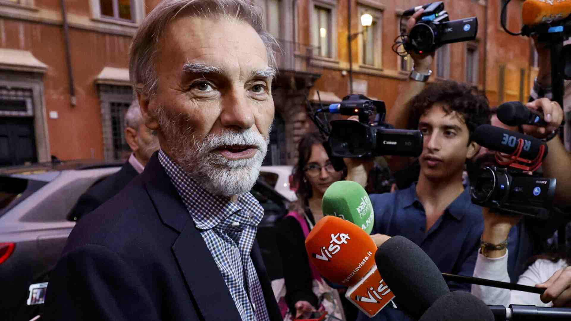 Immagine di Delrio (Pd): “Caro Salvini, il lavoro al Mit è totalizzante. Meno foto sui social e più fatti”