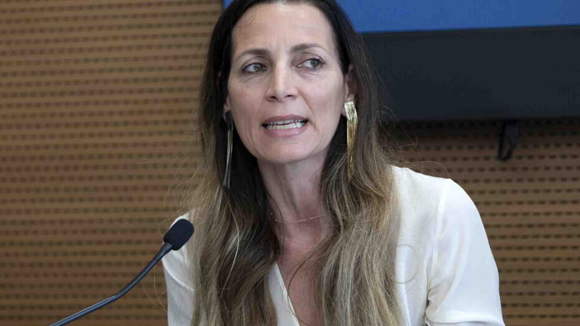 Immagine di Daria Perrotta, il cigno di stato. Ritratto della prossima Ragioniera che vogliono Giorgetti e Meloni