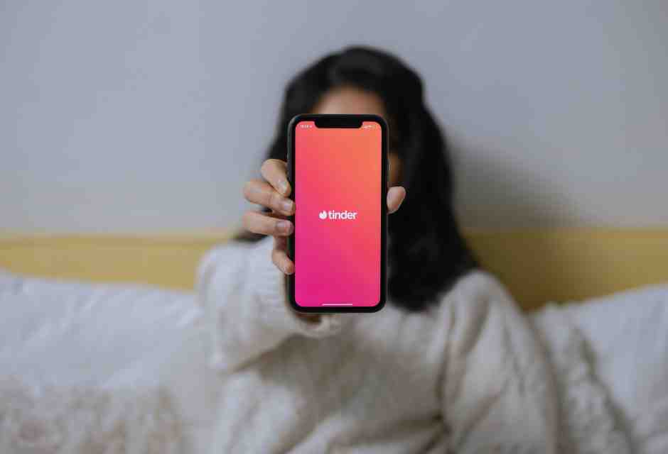Non solo Red Flag. Scansare i casi umani online con un complesso sistema di bandierine. Ma niente garanzie