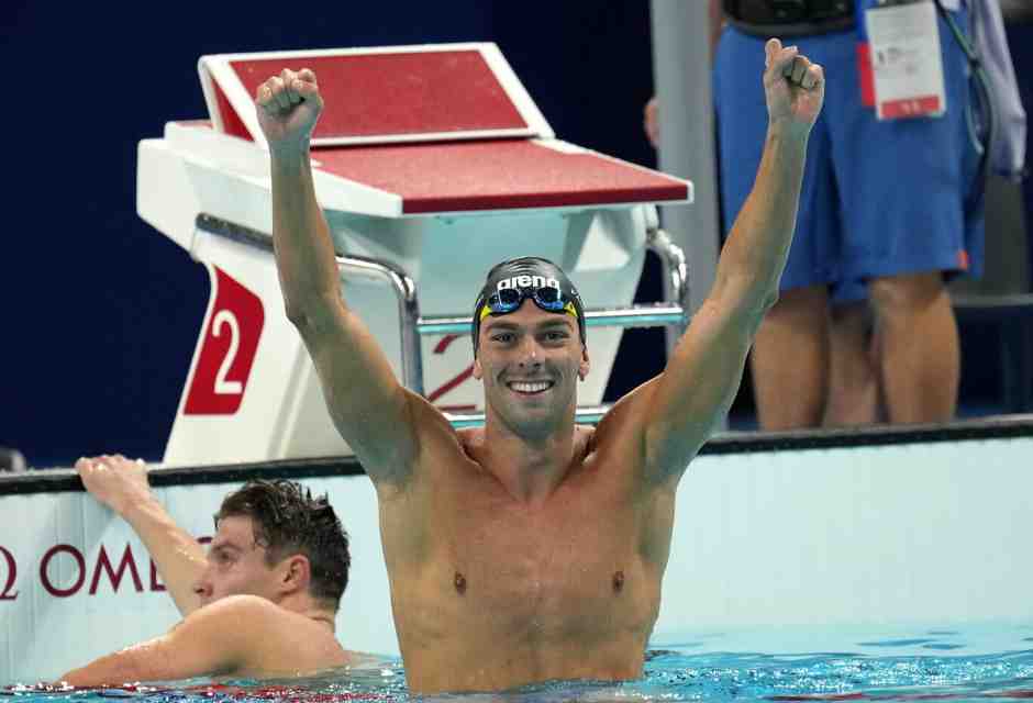 Gregorio Paltrinieri esulta per il terzo posto negli 800 sl alle Olimpiadi di Parigi 2024 (foto LaPresse)