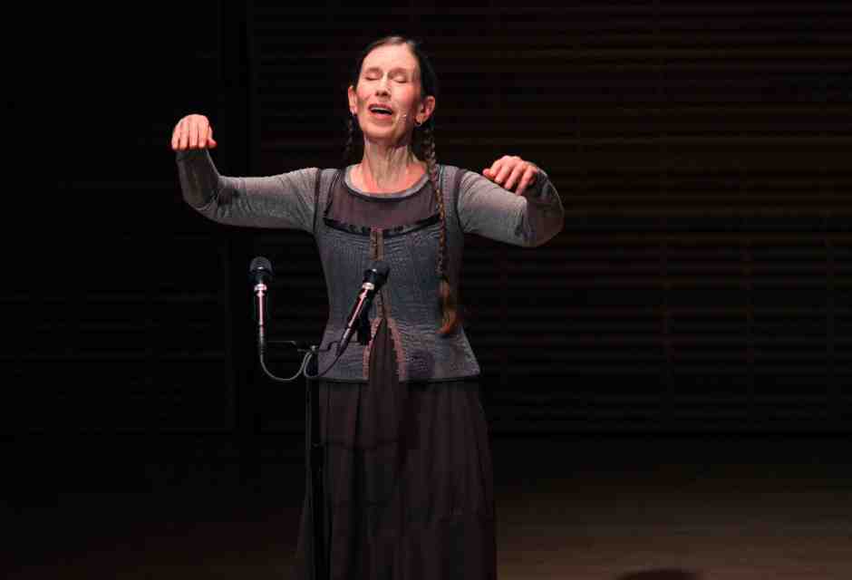 Tutti gli spettacoli a breve in scena al Teatro Olimpico di Vicenza, rivisitazioni dei classici greci. Li ha anticipati Meredith Monk