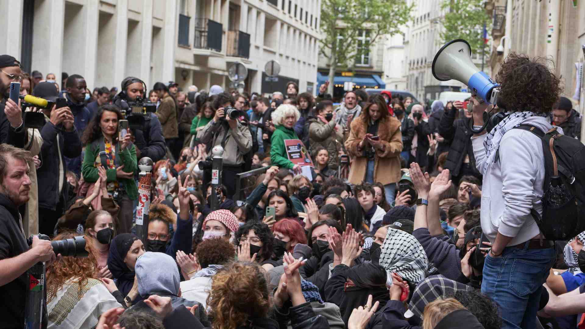 Immagine di Uno Starbucks universitario