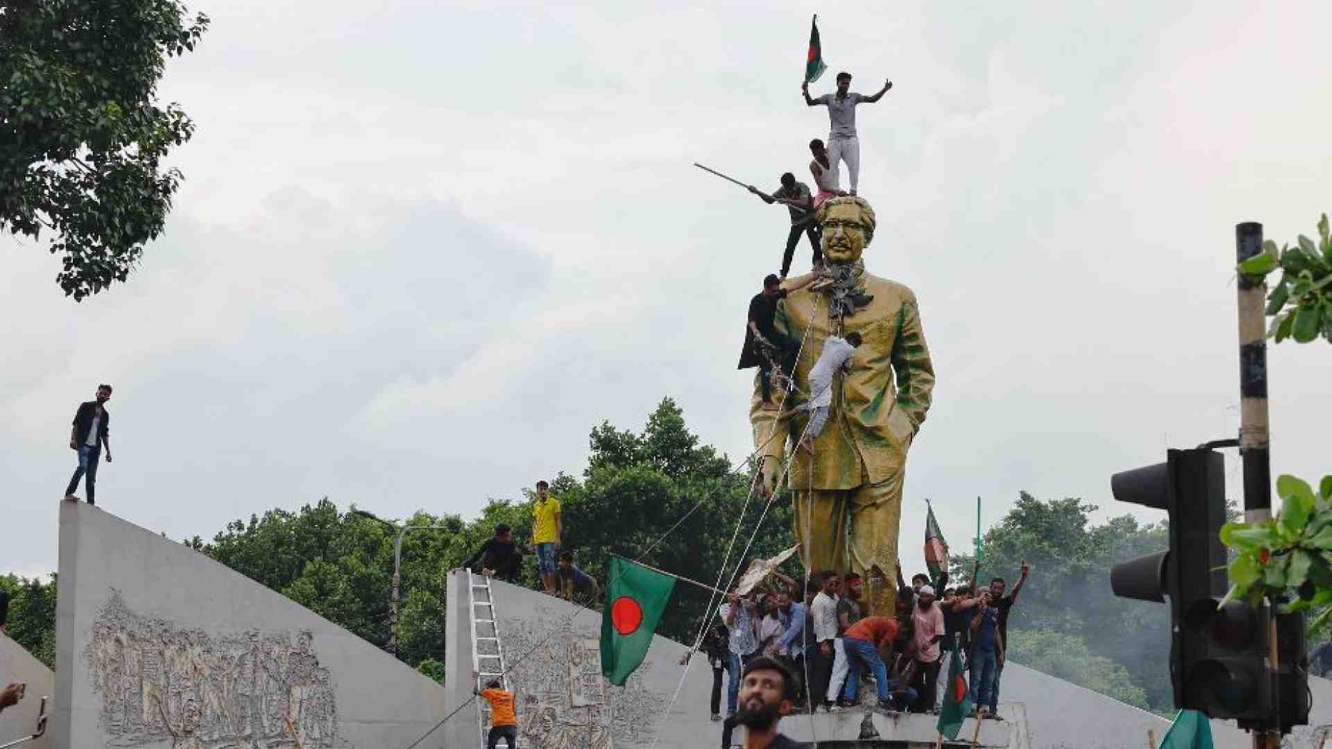 Immagine di Bangladesh, l'esercito toglie il coprifuoco e riapre le scuole