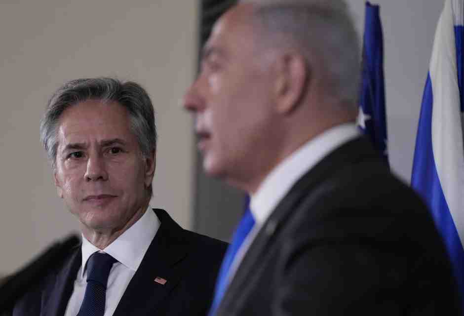 Il Segretario di stato americano Antony Blinken con il primo ministro israeliano Benjamin Netanyahu a Tel Aviv nell'ottobre 2023 (LaPresse) <br />