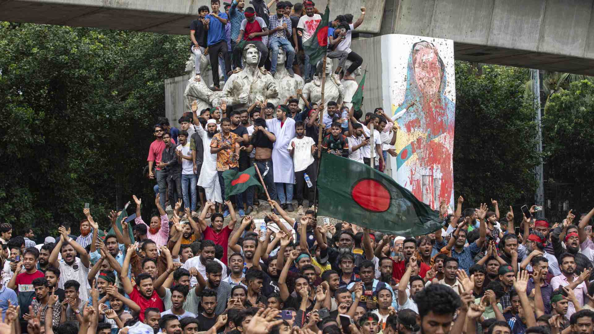 Immagine di Sciolto il parlamento in Bangladesh. La fuga della premier Hasina e il pericolo di un altro autocrate