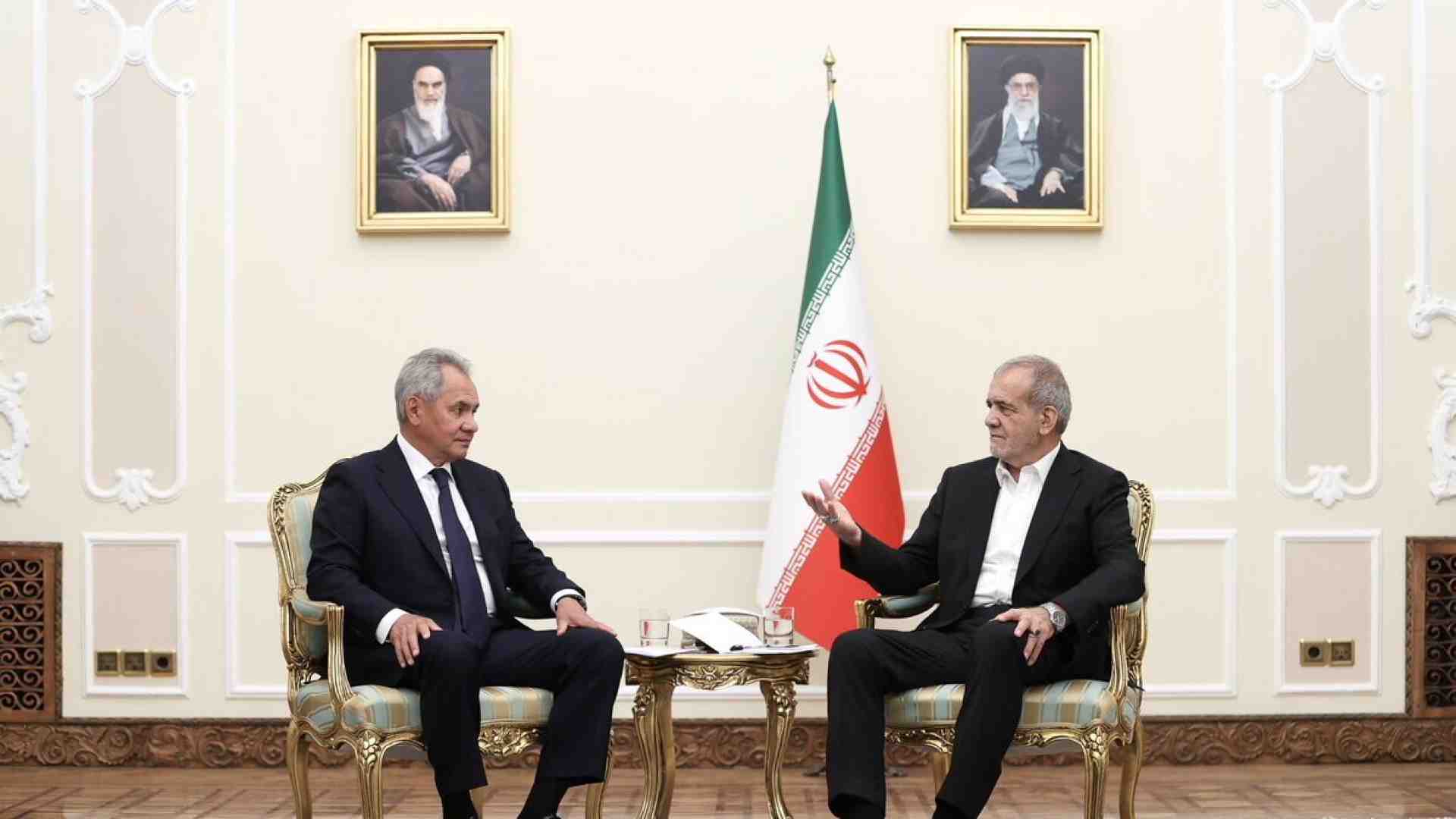 Immagine di Teheran teme l’alleanza di ferro tra America e Israele e sfoggia la visita di Shoigu