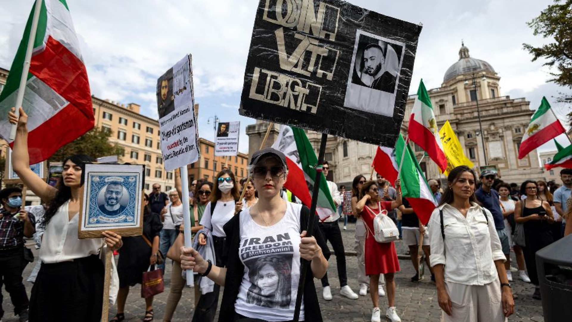 Immagine di Impiccato in Iran manifestante arrestato nelle proteste per Mahsa