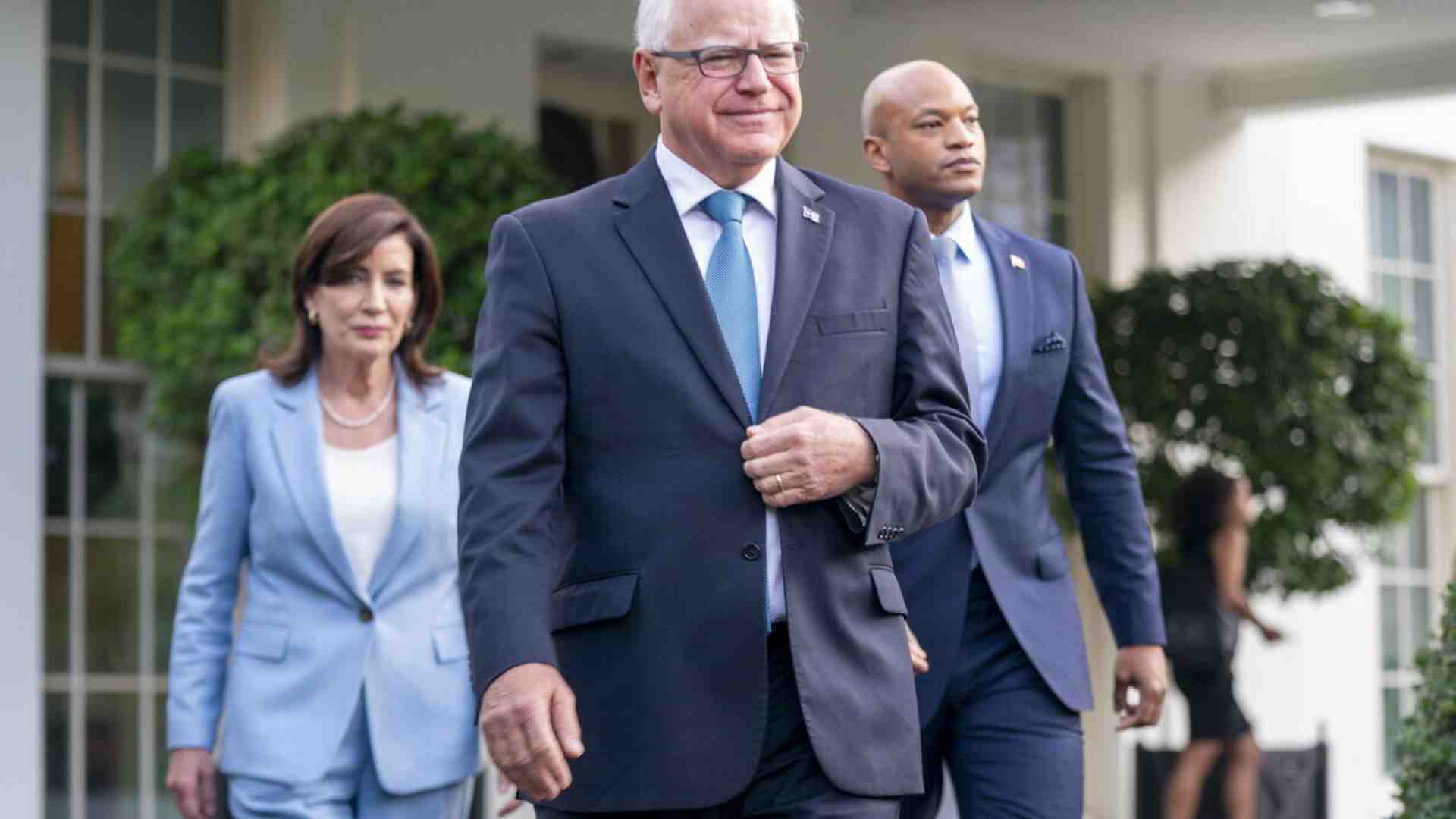 Immagine di Tim Walz è il candidato vicepresidente di Kamala Harris