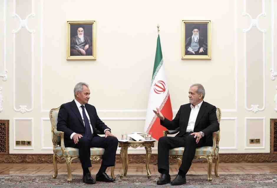Teheran teme l’alleanza di ferro tra America e Israele e sfoggia la visita di Shoigu