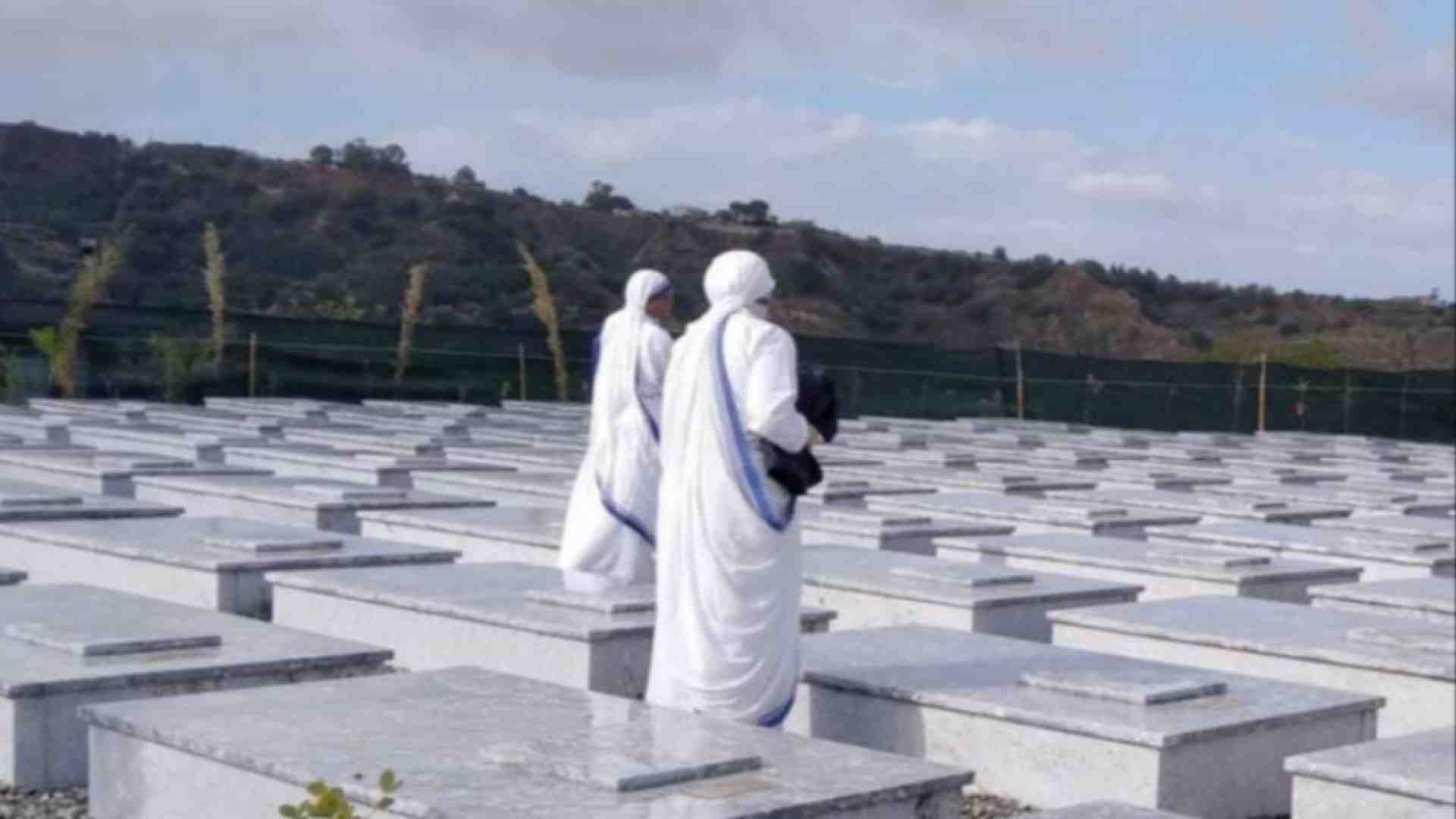 Immagine di Hanno una tomba i 21 corpi senza nome annegati nel mar Ionio