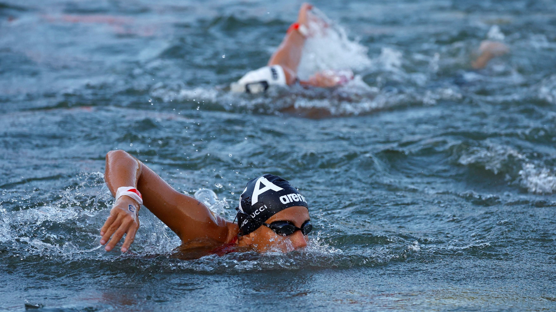 Immagine di Taddeucci di bronzo: l'acqua della Senna alla fine è anche azzurra
