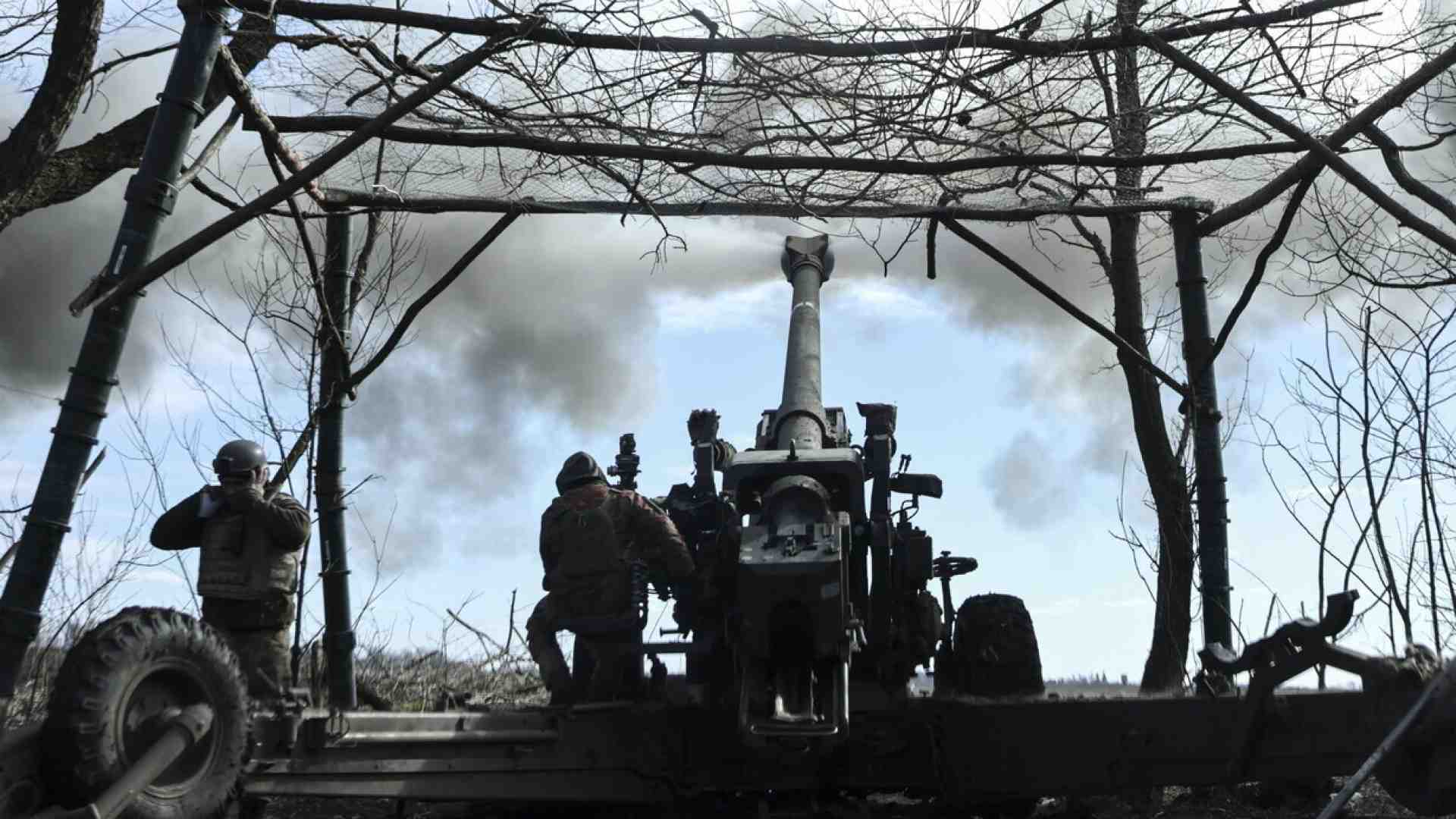 Immagine di I russi spingono lungo il fronte, ma Kyiv prepara la più grande incursione in territorio russo