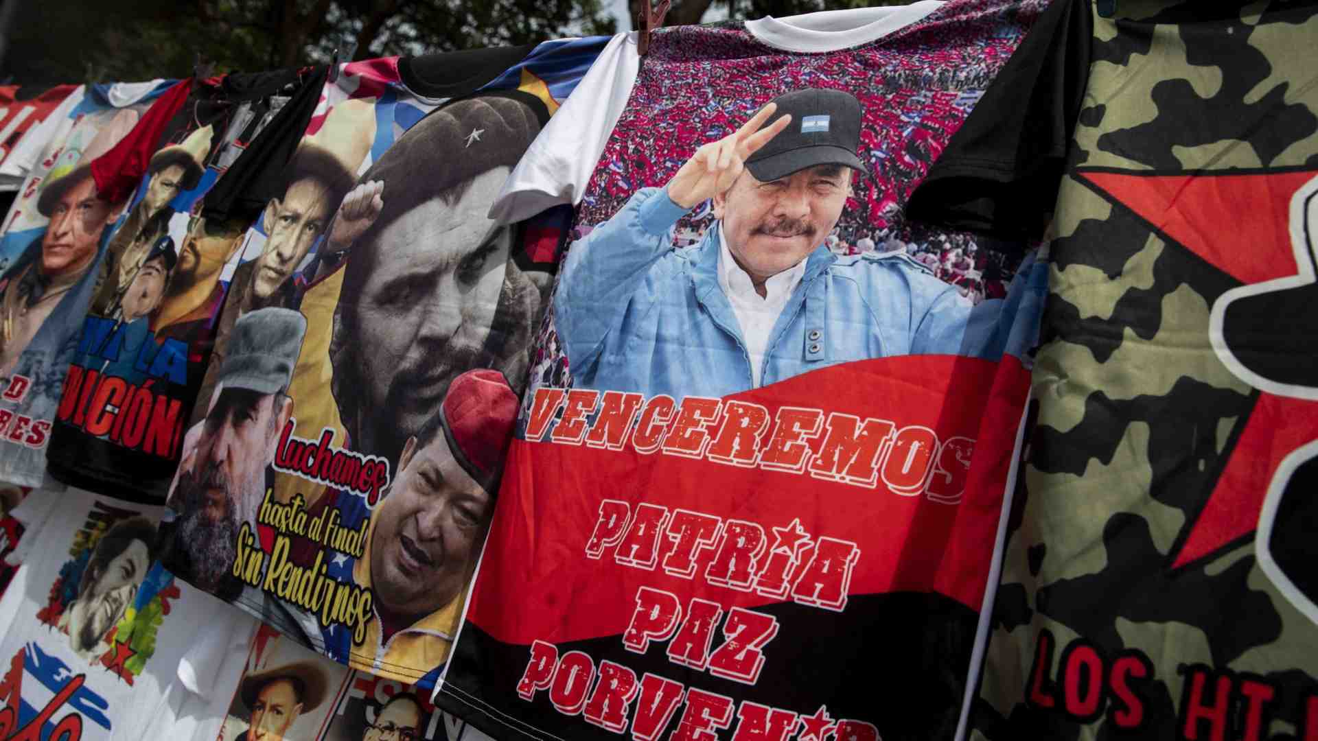 Immagine di Ortega prima arresta e poi espelle altri sette sacerdoti