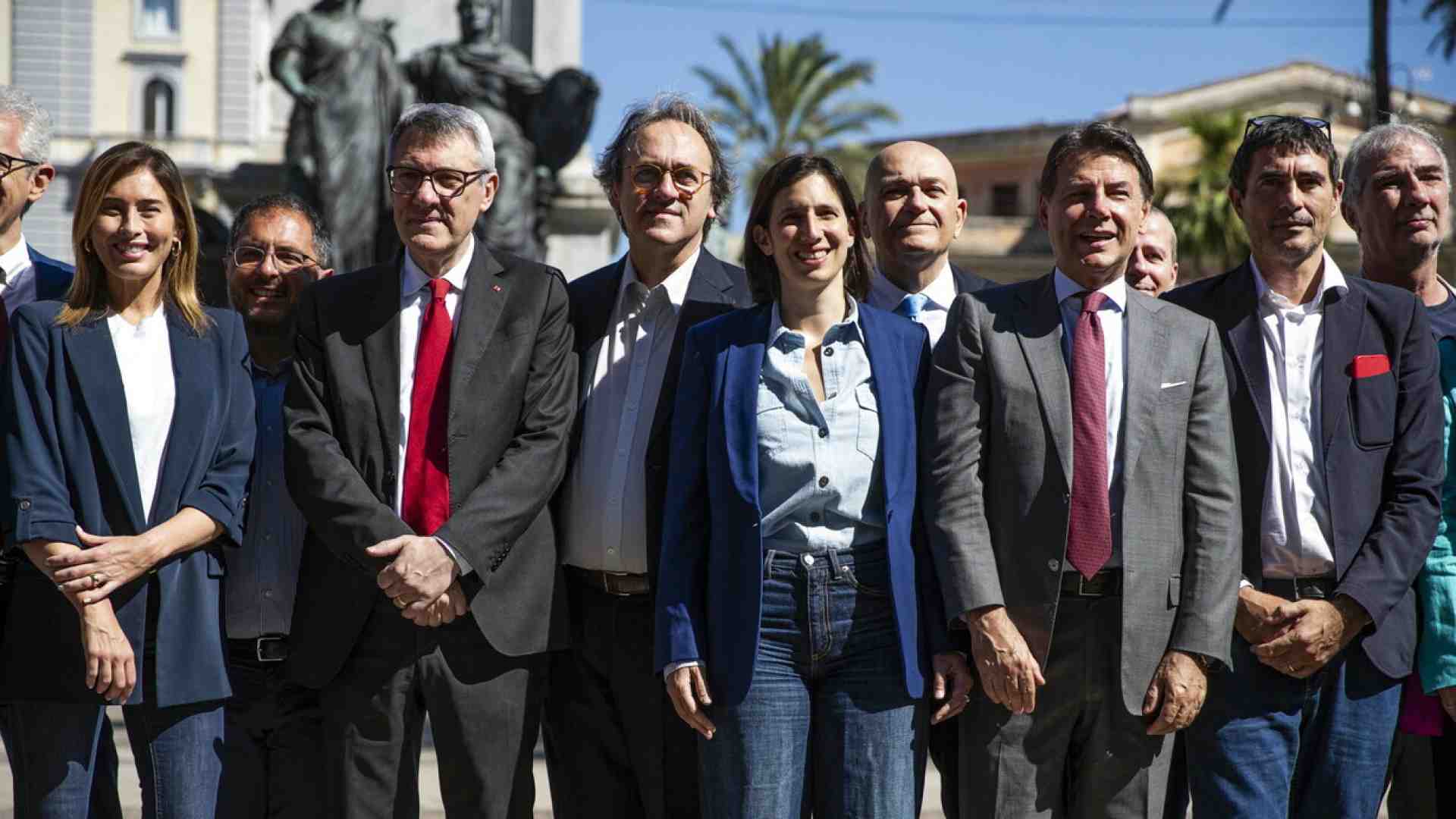 Immagine di Campo largo, un corno. Leggi e provvedimenti che dividono Schlein & alleati