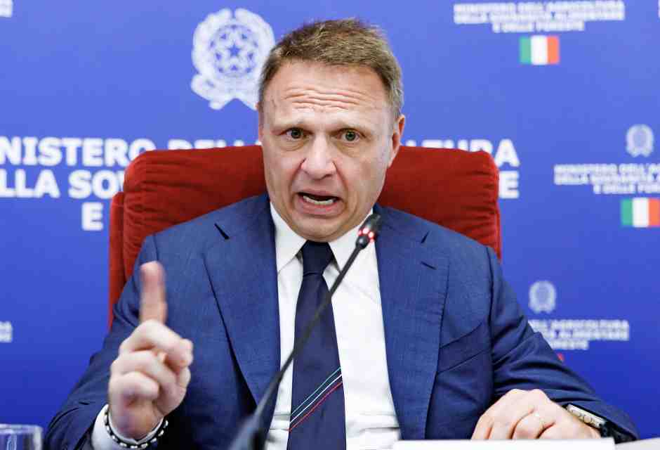 Il Lollo Terrore. Cerca talpe al ministero ma continua a spostare dirigenti e chiedere leggine