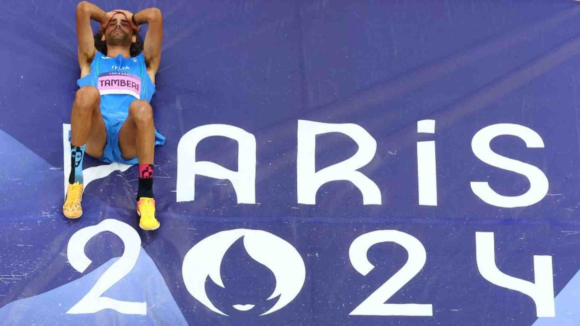 Immagine di Lacrime e applausi per Gimbo Tamberi. E Parigi si alza in piedi