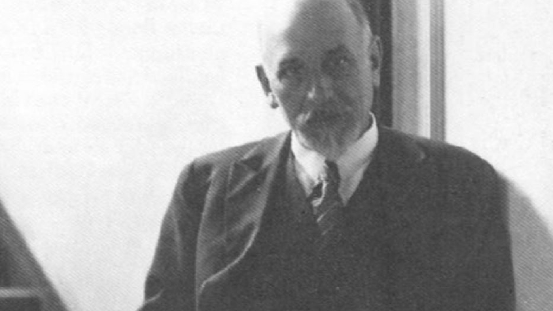 Immagine di Pirandello e la tessera fascista presa per il delitto Matteotti