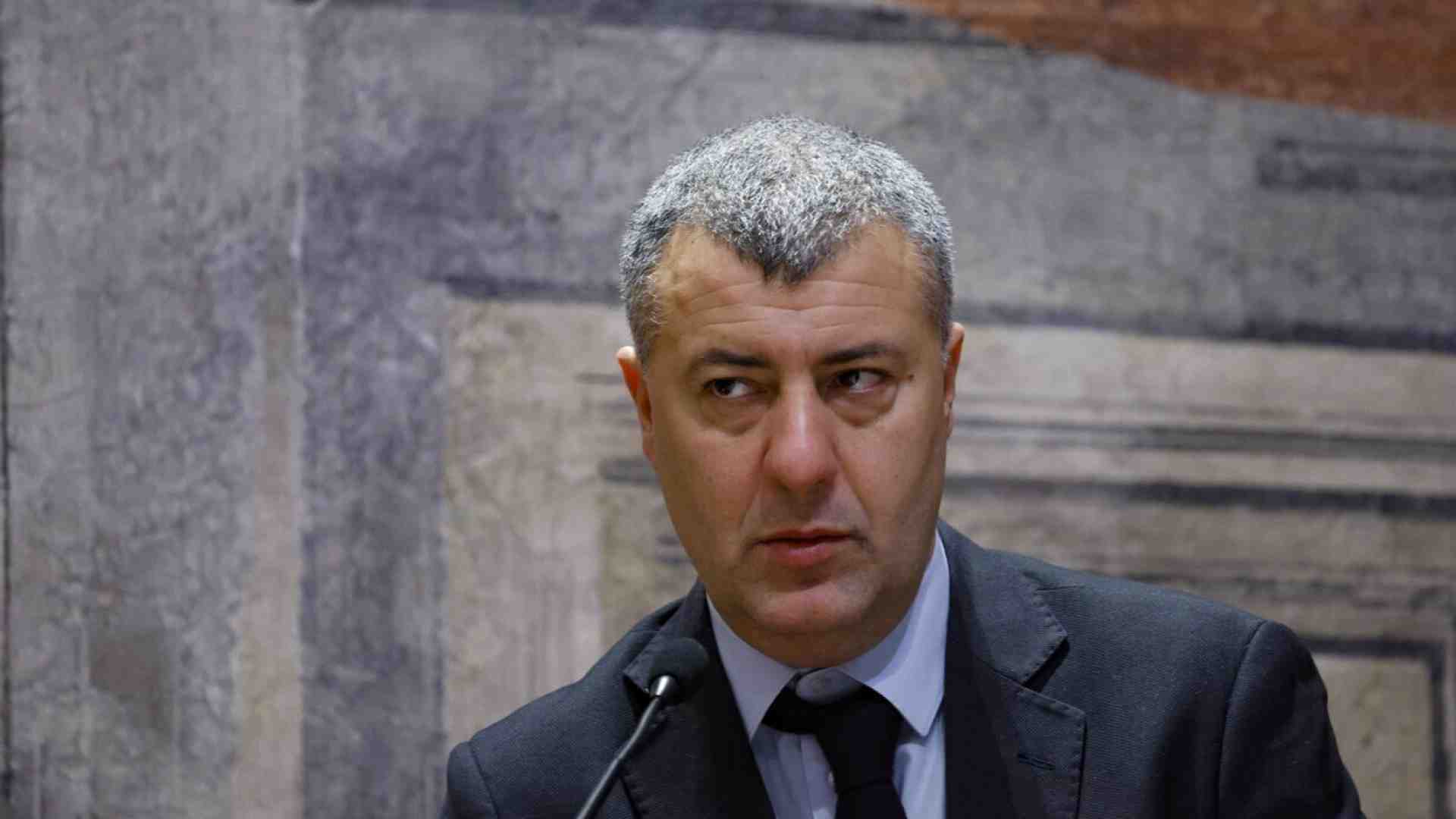 Immagine di Il poco costituzionale Arturo Scotto