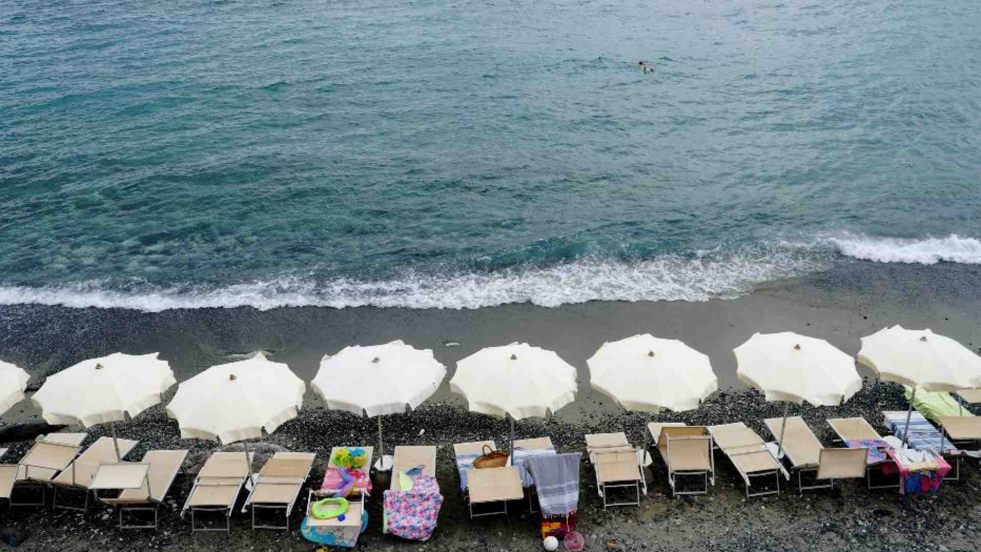 Immagine di Balneari, stop al rinnovo automatico delle concessioni