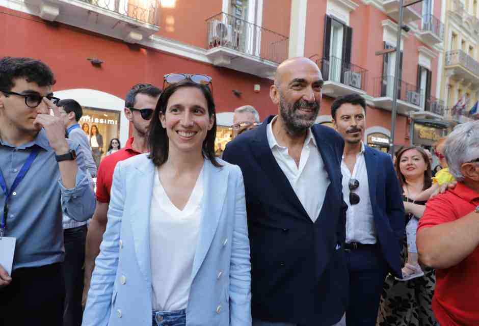 Elly Schlein con Vito Leccese a Bari per la campagna elettorale di giugno - foto Ansa