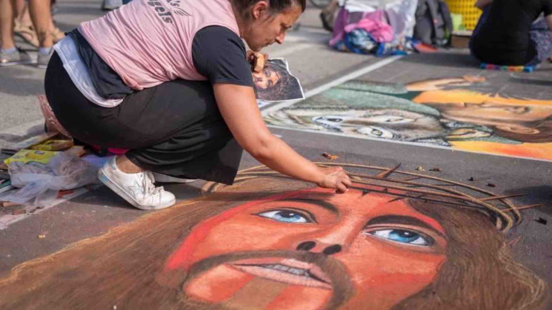 Immagine di La Divina Commedia dei madonnari (e la “Mater Gratiae” arriva dal fiume)