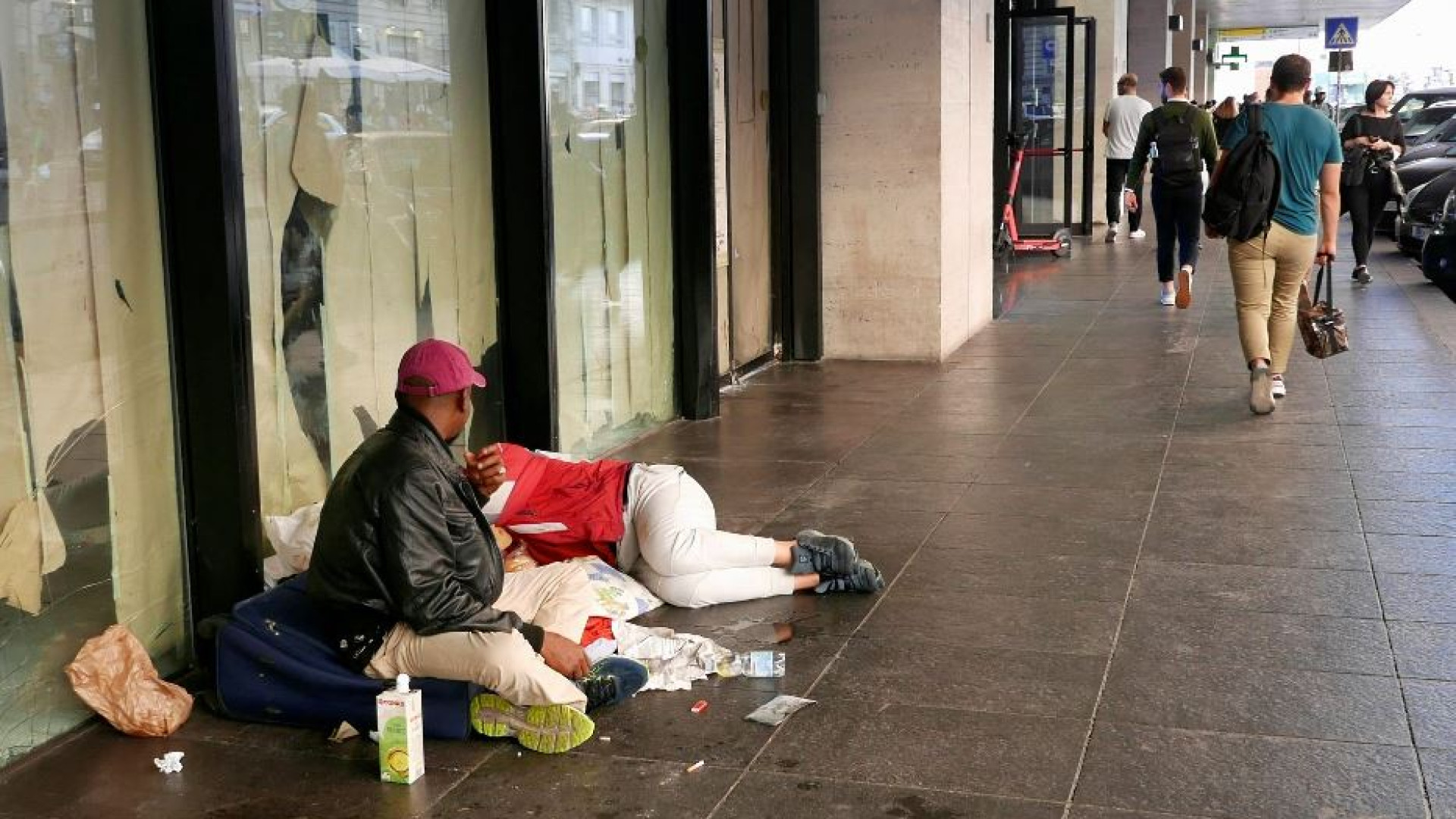 Immagine di Chiudere la stazione Termini coi cancelli risolverà il dramma dei senza dimora?