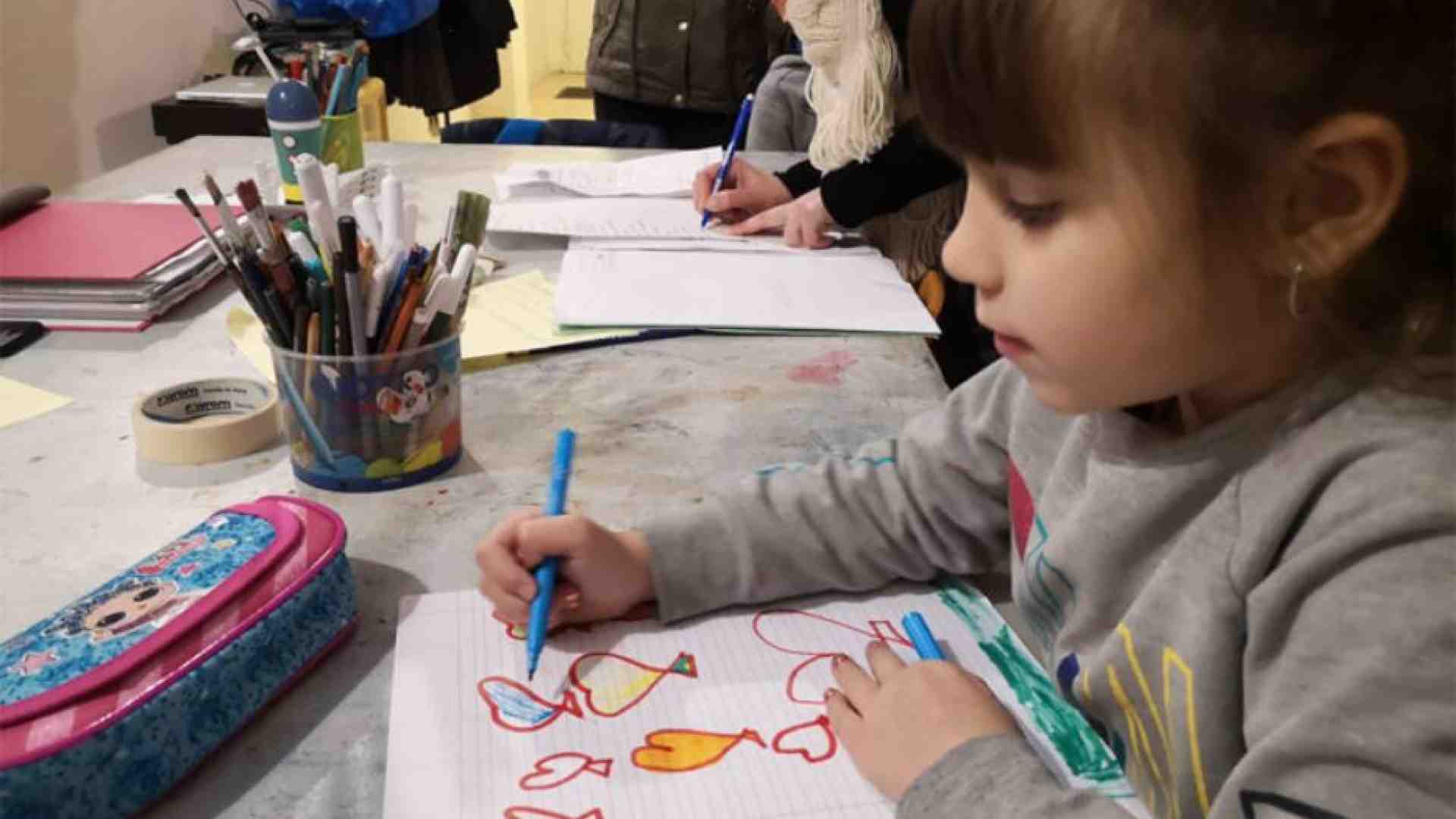 Immagine di Per i bambini più poveri quaderni e matite nascono sull'albero