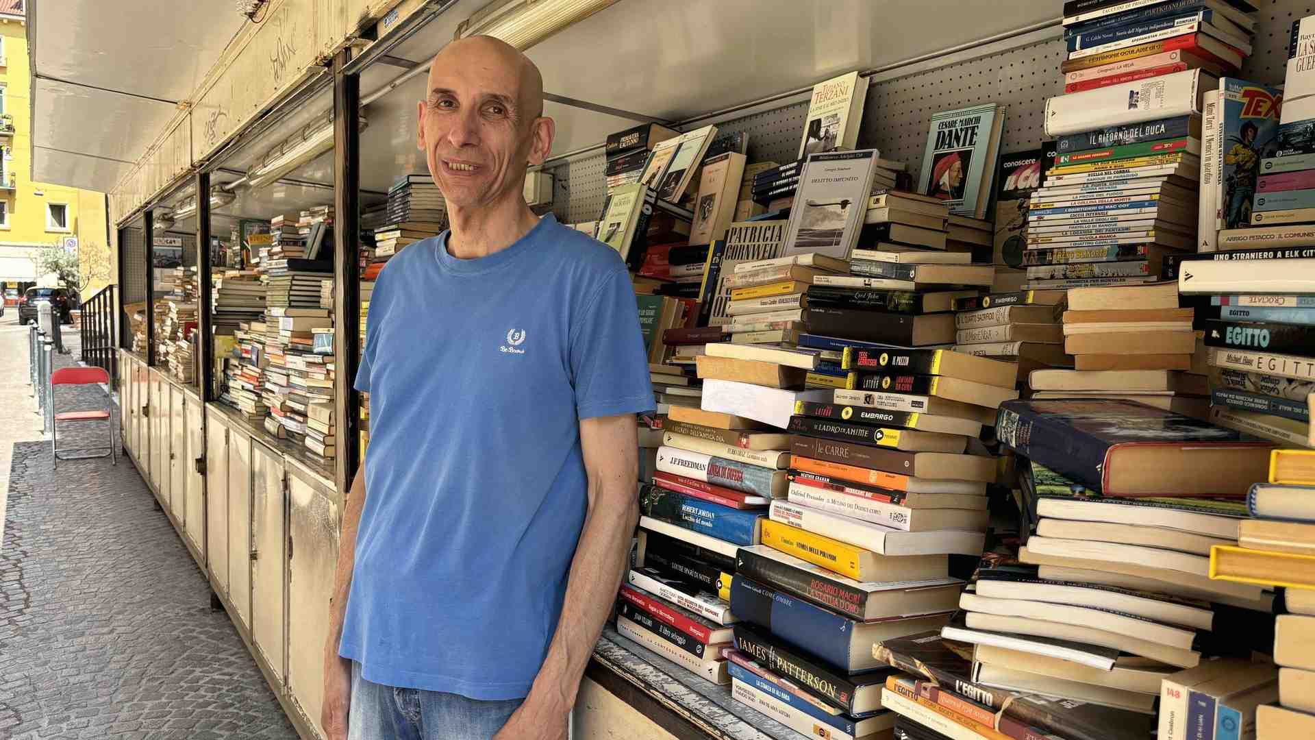 Immagine di La bancarella di libri che dal 1947 resiste nel cuore della città