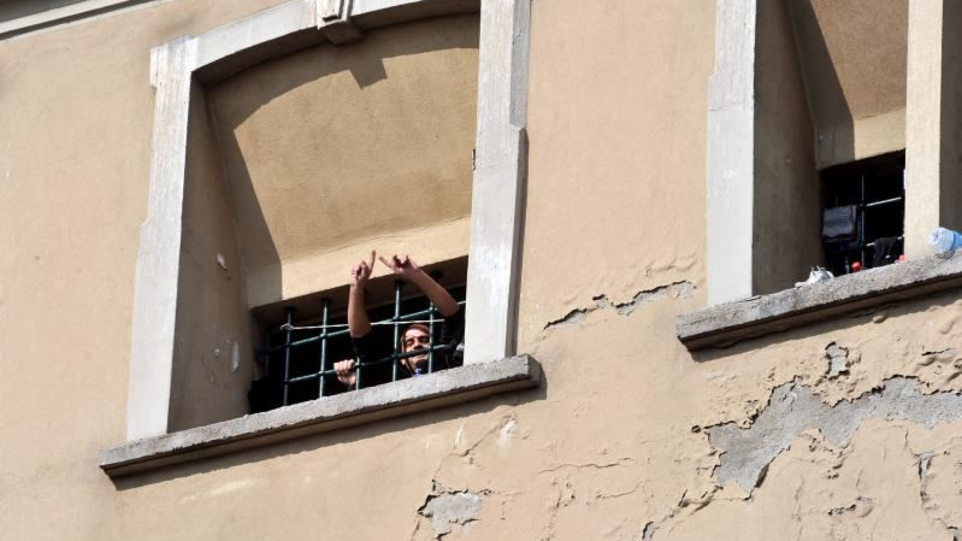 Immagine di Suicidi, rivolte e 24 bimbi dietro le sbarre: c'è un fine pena mai