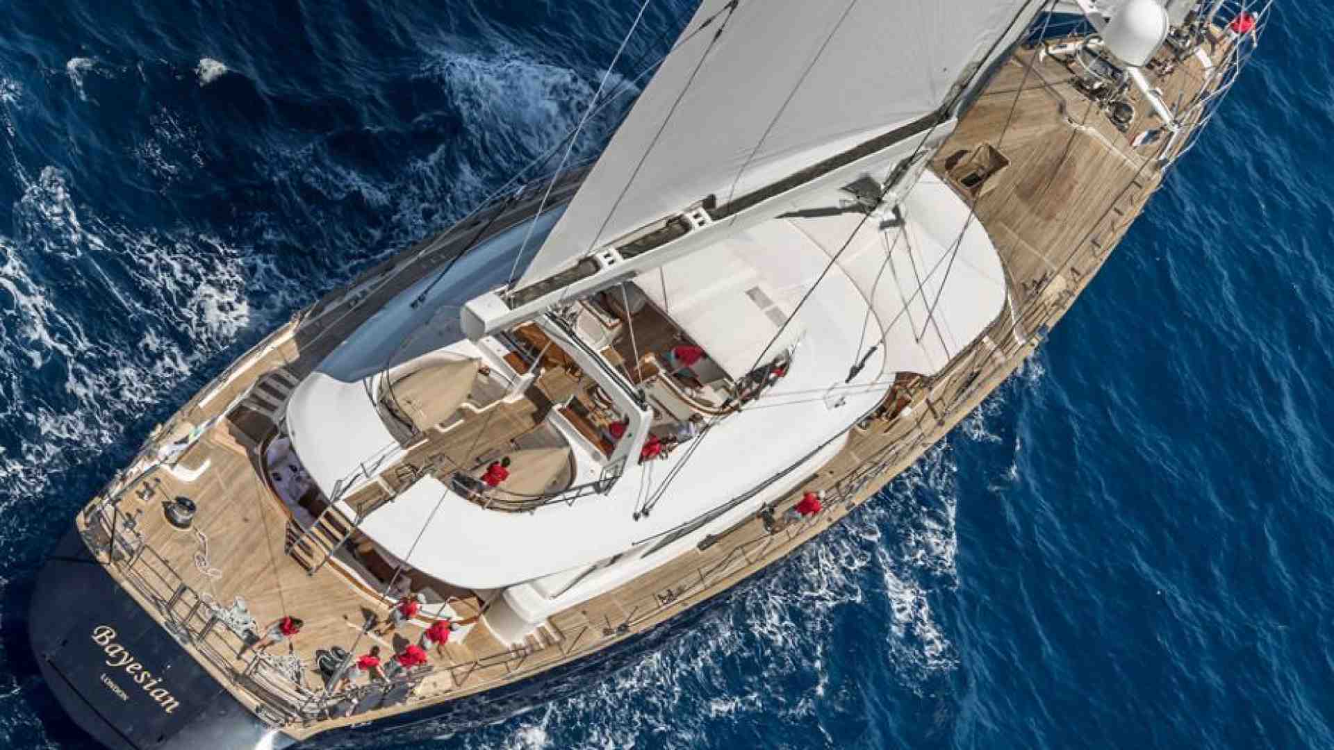 Immagine di La tempesta, l'Sos, il naufragio: cosa è successo allo yacht Bayesian